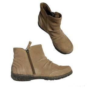 Naturalizer suede leather tan booties